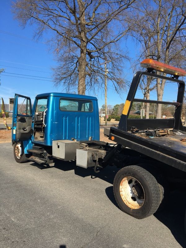 1996 dt4700 international tow truck for Sale in Richmond, VA - OfferUp