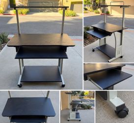 Computer Desk / Workstation with Keyboard Tray & Shelves