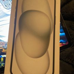 iPad 12.9 Cracked At The Bottom 475 iPhone 15plus Brand New AirPod Pro 3 