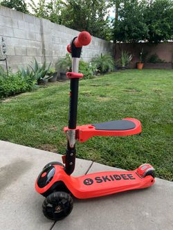 SKIDEE 3-Wheel Folding Scooter with Adjustable Seat designed for toddlers and kids