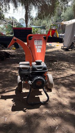Gas chipper shredder
