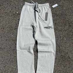 🔥 FEAR OF GOD ESSENTIALS SWEATPANTS – LIGHT OAT – SIZE LARGE (NEW)