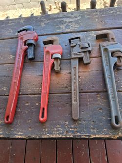 Pipe wrenches