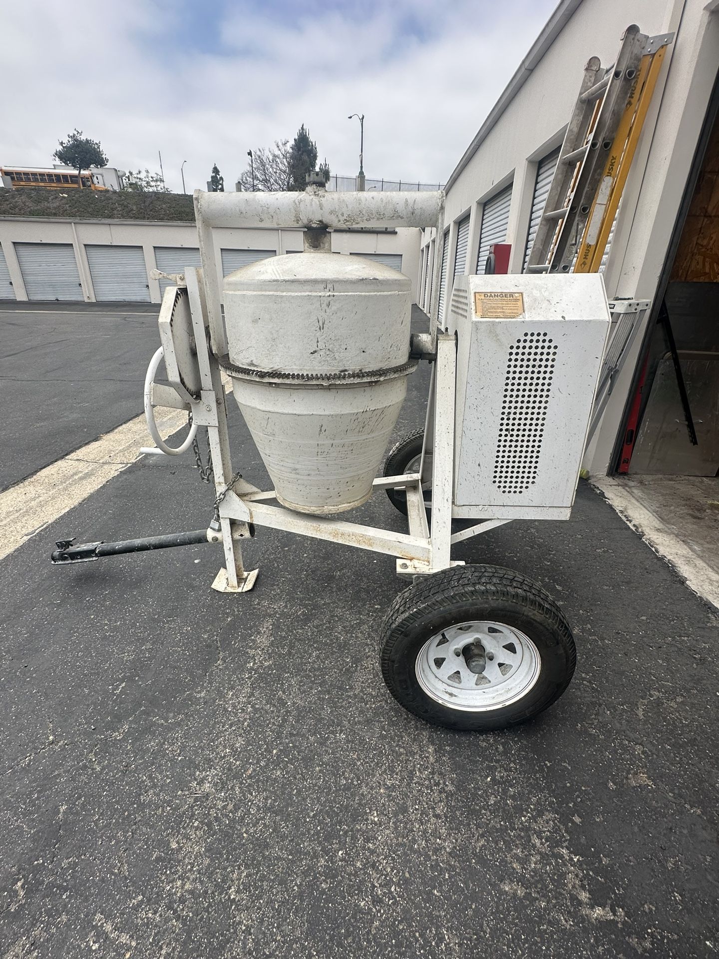 Western MFG Towable Cement Mixer