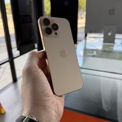 Apple iPhone 16 Pro Max 256GB Unlocked to any carrier! 90 day warranty! We offer financing!