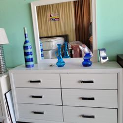 White dresser Came Mirrow