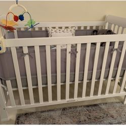 White Crib w/ Mattress - excellent condition
