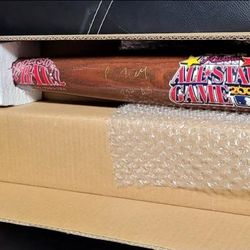 Greg Maddux signed 2000 all star game 
Commemorative bat 
With "8th all star " inscription 
Signed in thin gold