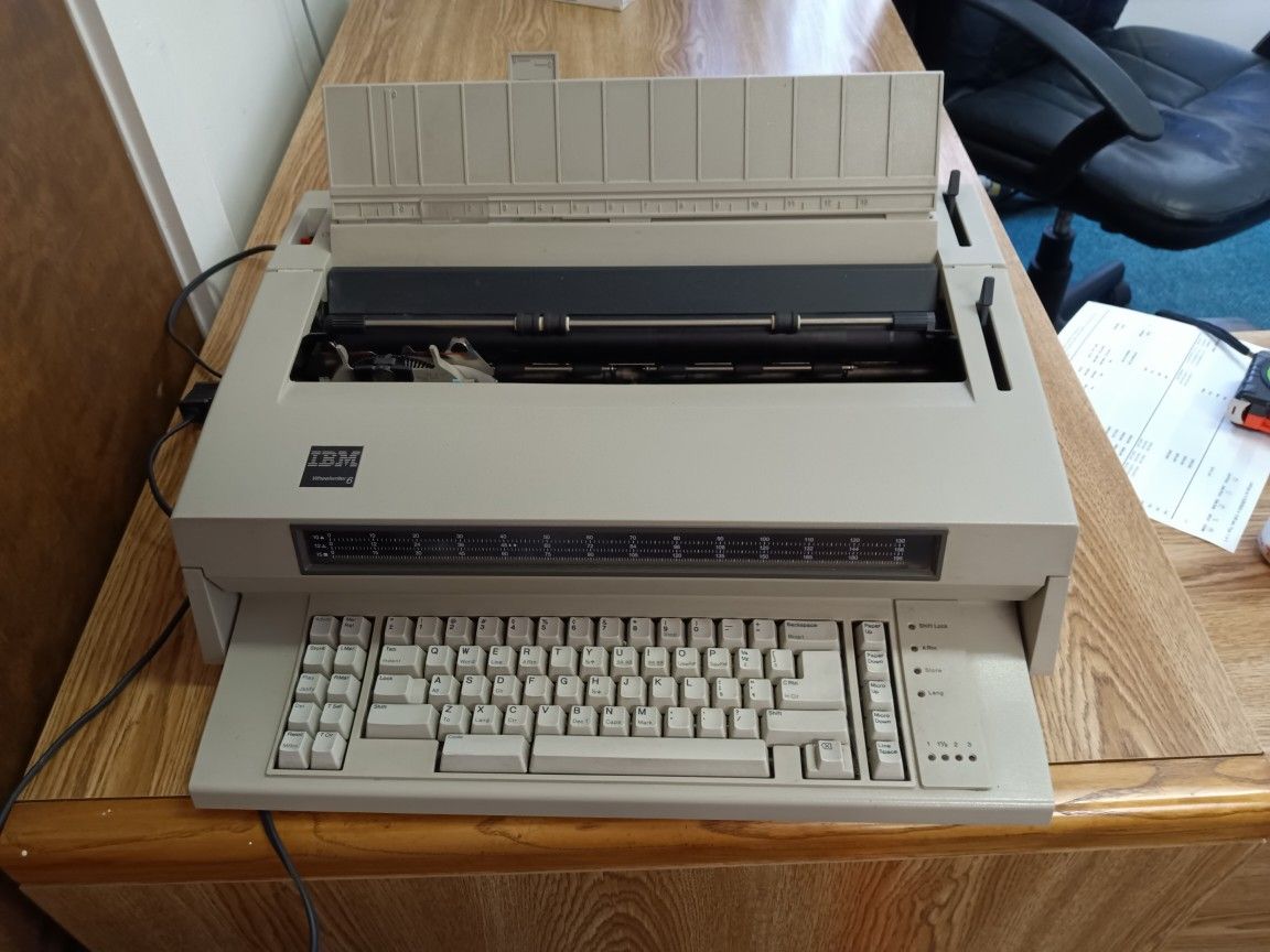 IBM Vintage Electric Wheelwriter 6 Typwriter