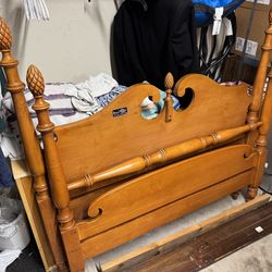 Antique Maple Bed, Full Size
