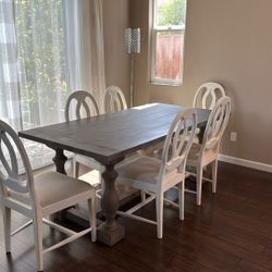 RH Dining Table Set In Mint Condition