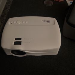 Eviciv projector and screen