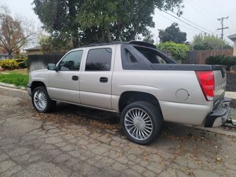 2005 Chevy Avalanche 5.3L