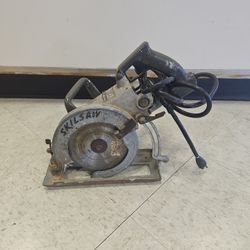 Skil 77 Worm Drive 7-1/4" Corded Skillsaw I-8139