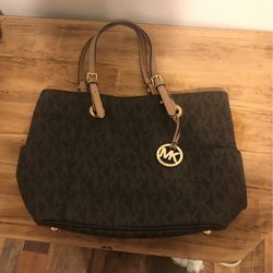 Micheal Kors Purse For Woman 