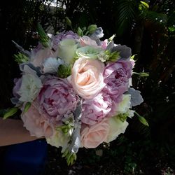 High quality floral arrangements for all occasions! Great prizes! Contact us for your next event🌻