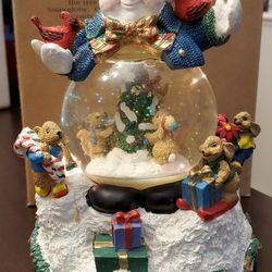 Christmas  Snow globe plays Music & Lights u
