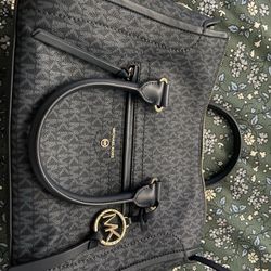 Michael Kors Wallet And Purse 