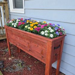 100% CEDAR RAISED FLOWER BOX