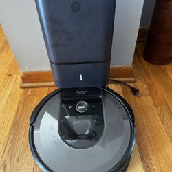 iRobot I7 Vacuum 