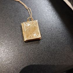 Gold Plated Locket W/Gold Plated Chain