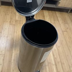 30L Round Step Trash Can Silver 