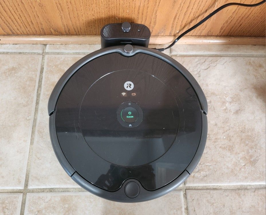 iRobot Roomba Vacuum & Extra Parts