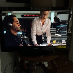 TV. Emerson 37 ‘’ inch