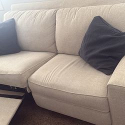 🛋️ FOR SALE: La-Z-Boy Dual Reclining Couch — Power Recliner with Bonus Cushions! 🛋️