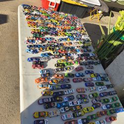 NASCAR  1/64 Scale 