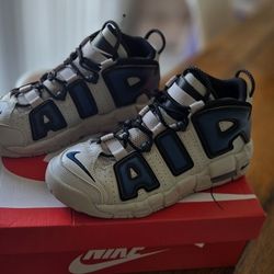 NIKE Air Uptempo
