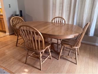Oak Dining Table w/4 Chairs