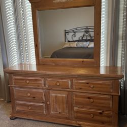 Broyhill 9 Drawer Dresser With Mirror