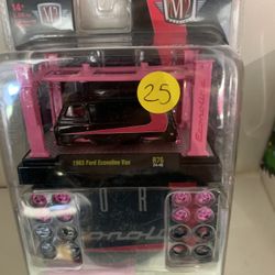 Die Cast m2 1965 Ford Econoline van  Chase Car