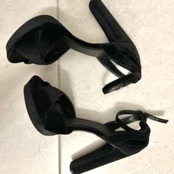 Gianni Bini Black Velvet Heels Opened Toed