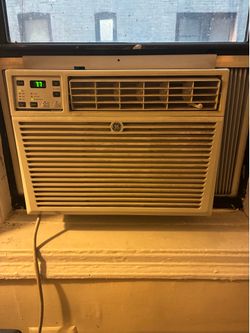 LG 8,000 BTU Window Air Conditioner – Wi-Fi Enabled – Excellent Condition