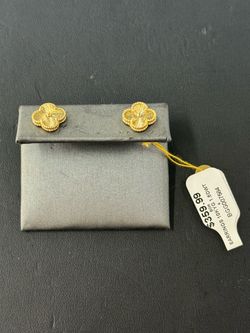 women’s clover earrings