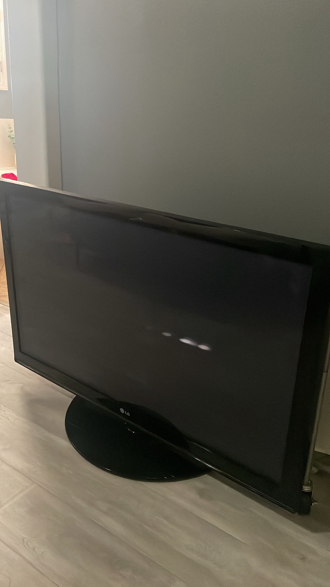 50" LG HDTV W/Remote