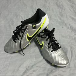Nike Tempo 10 Academy 
