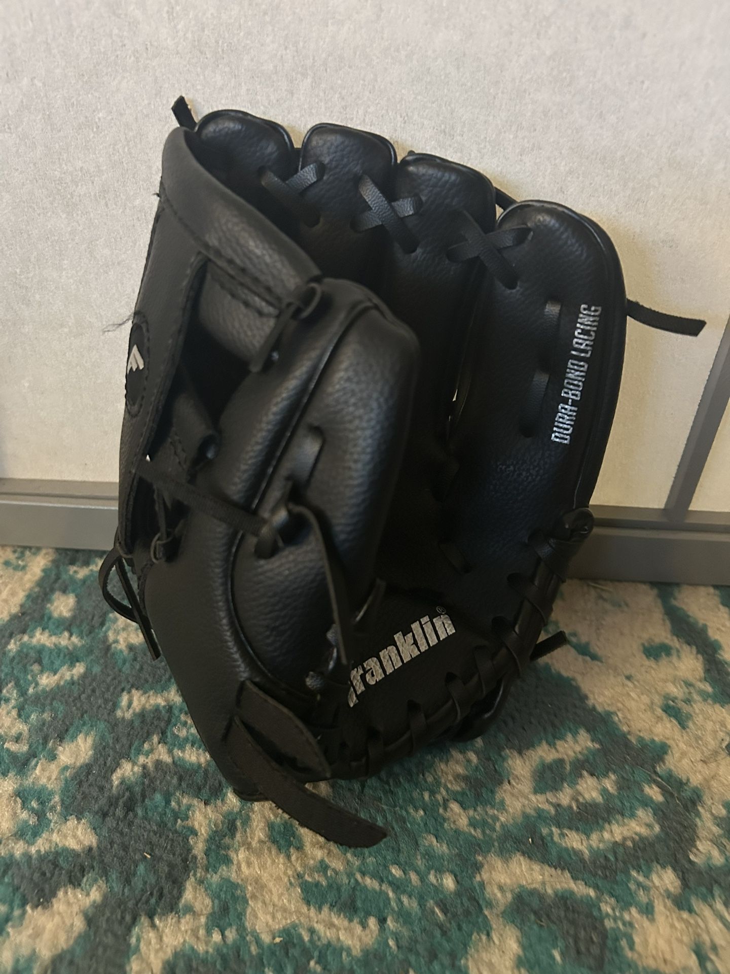 Franklin Baseball Glove Youth (pic #3 shows size)