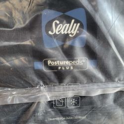 New QUEEN SIZE SEALY POSTERPEDIC MATTRESS