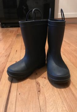 Size 8 toddler boy or girl rain boots Twins