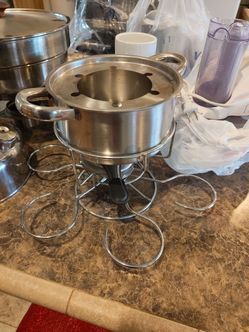 Fondue pot with ceramic sauce bowls