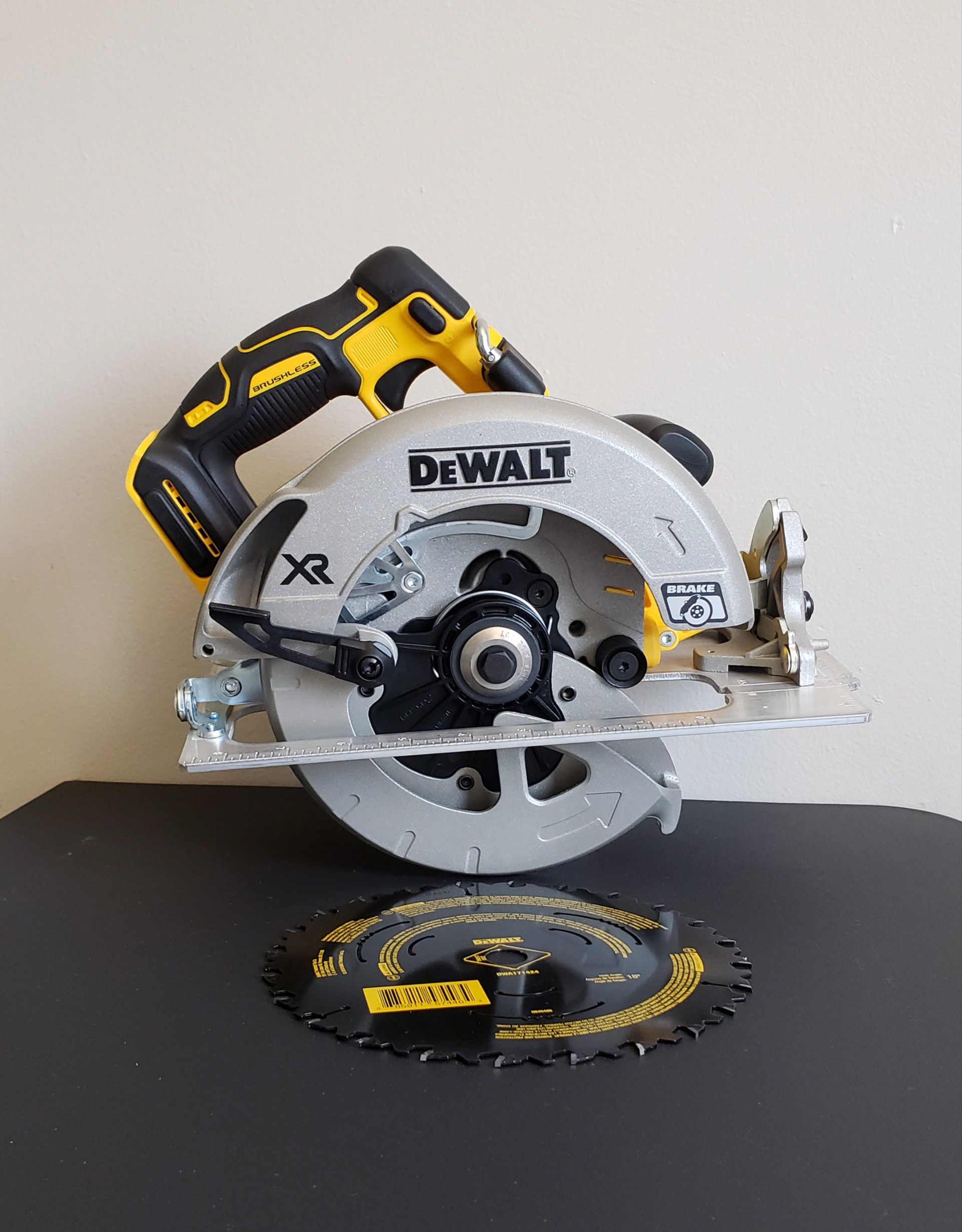 New Circular Saw Dewalt XR 7 1/4 ONLY TOOL NO CHARGER OR BATTERIES