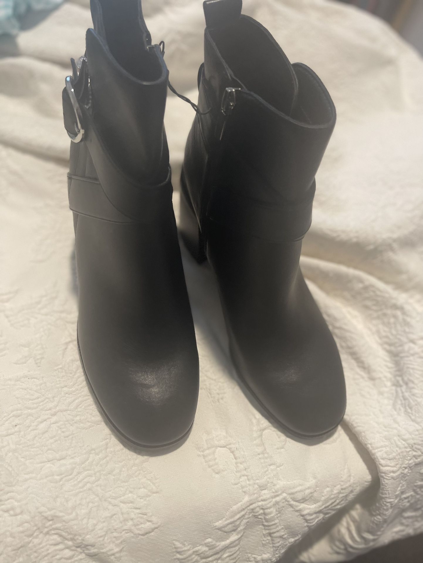NWT Nine West Size 8.5 Black Faux Leather Ankle Boots