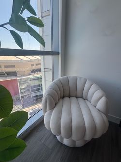 Swivel bucket chair accent chair