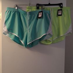 Women's UNDER ARMOUR (2) Fitness/Gym Shorts - Size 3XL NEW