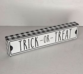 Collins Trick-Or-Treat Halloween Sign Buffalo Check Farmhouse Decor