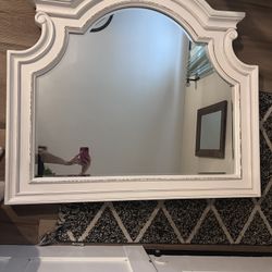 Large, Vintage-Style Arched White Wall Mirror – 46x42
