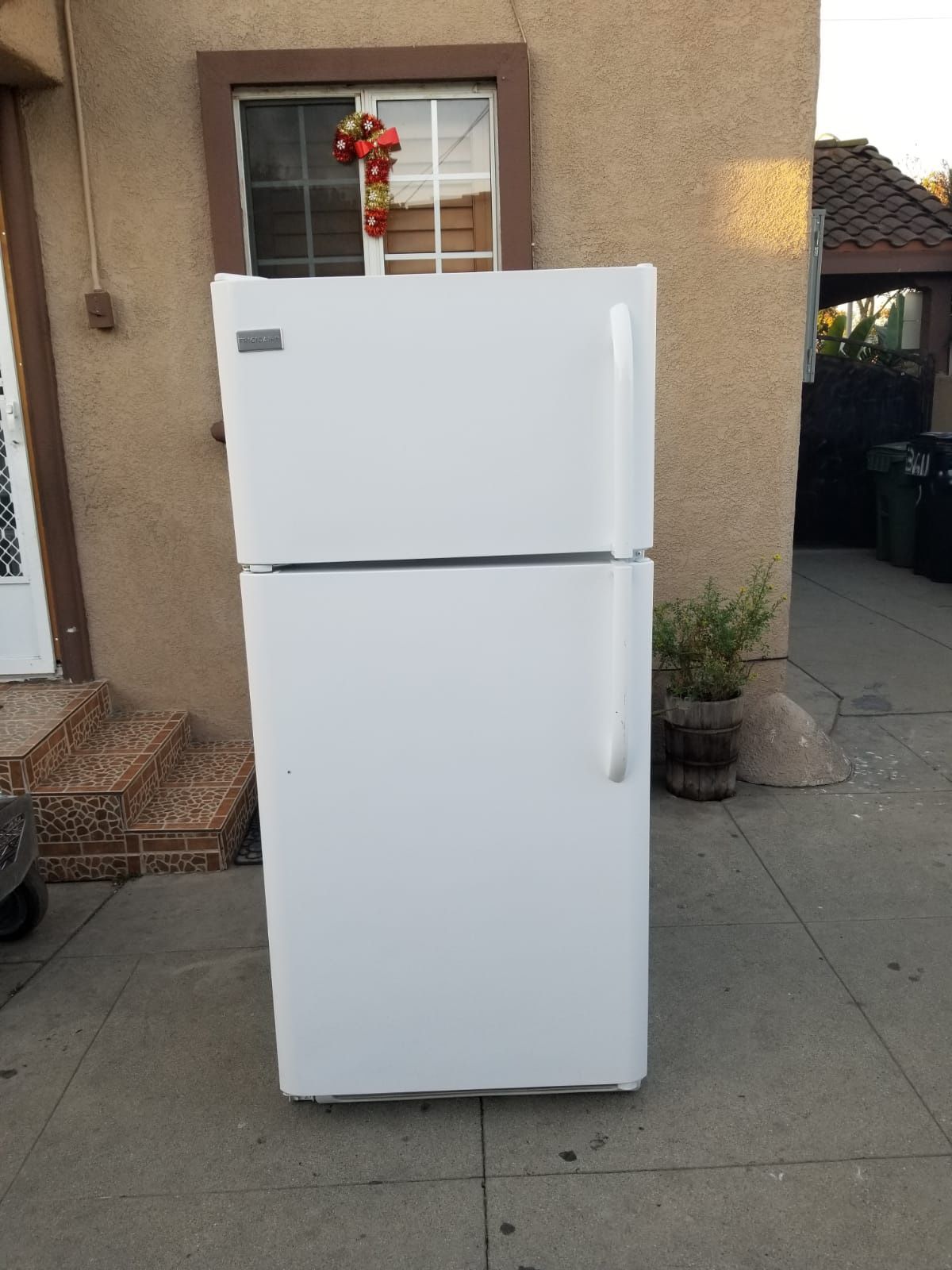 Frigidaire Refrigerator 18cu Ft 30x30x66ππ3 MONTHS WARRANTY